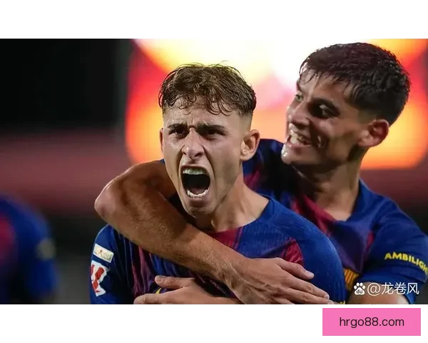 全队火力全开巴萨状态爆棚八人参与进球均达十球以上领跑赛场赛季